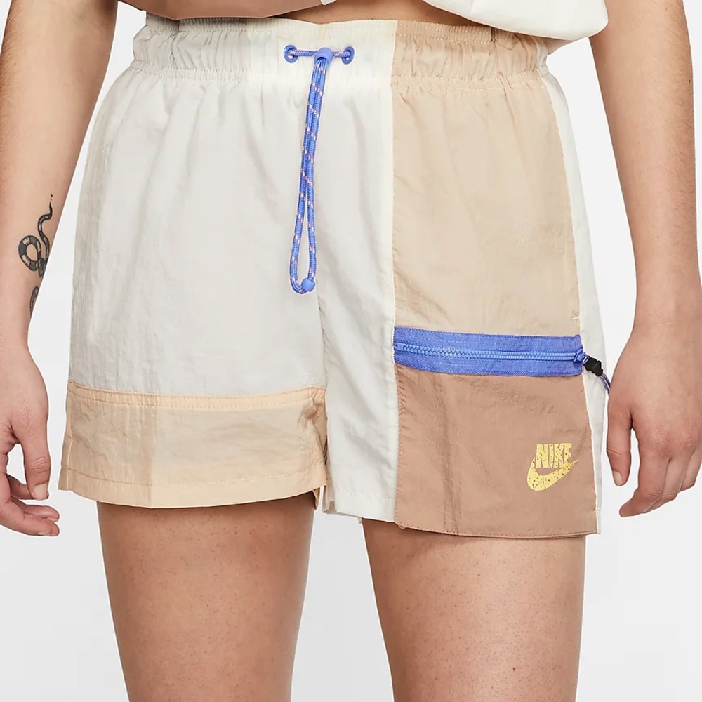 Nike Sportswear Icon Clash Women’s Shorts